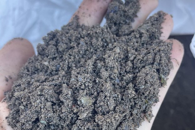 Soil mixture featuring recycled glass