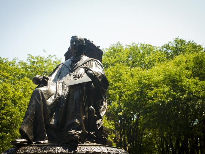 Statue of a scholar