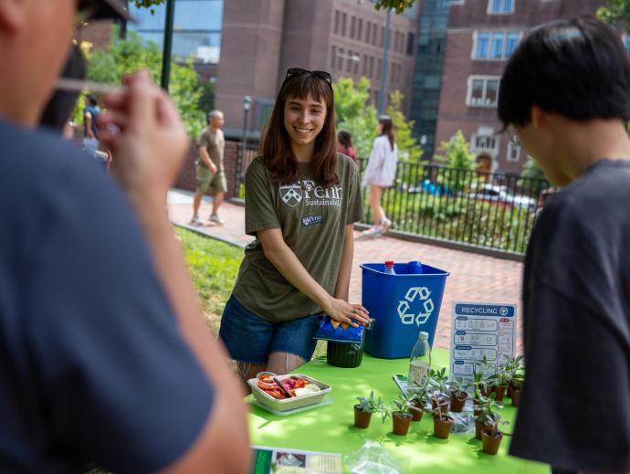 Move-In Green Volunteer talking to new students at table